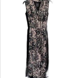 Lyssé Dress; Pockets! Deep V-neck; Small Slit; Fun Playful Print; Size Small